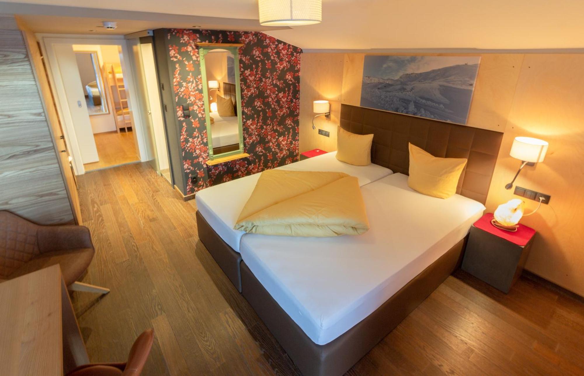 Wohlfuehlhotel Hubertushof Stuben am Arlberg Exteriör bild