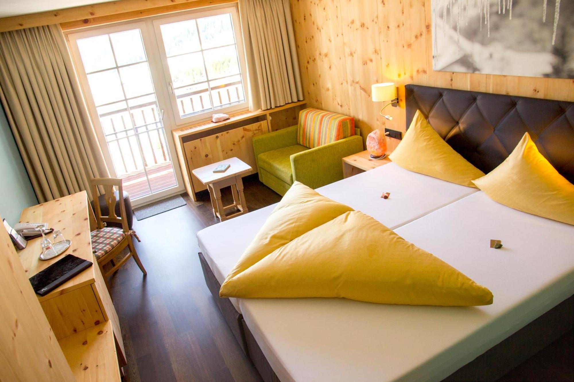 Wohlfuehlhotel Hubertushof Stuben am Arlberg Exteriör bild